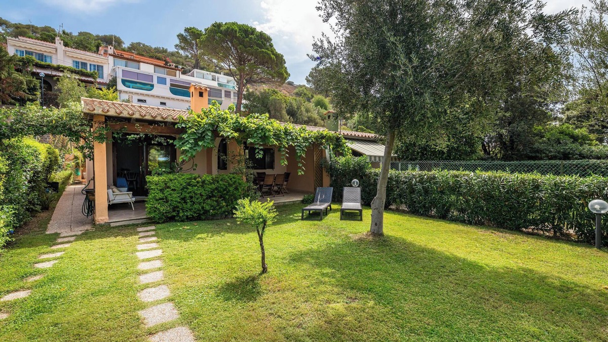 Geremeas House | Pet-Friendly Holiday Home “Casa Anna” next to the Beach with Sea Views