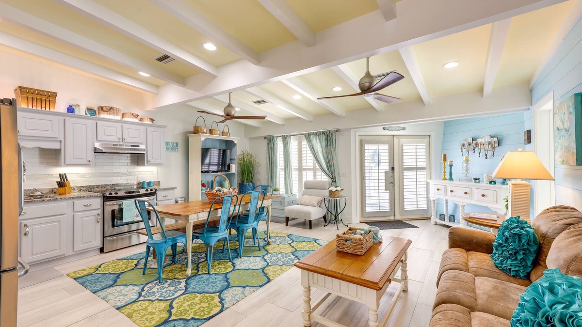 Jekyll Island Condo | Pet-Friendly Jekyll Island Abode - Walk to Beach!