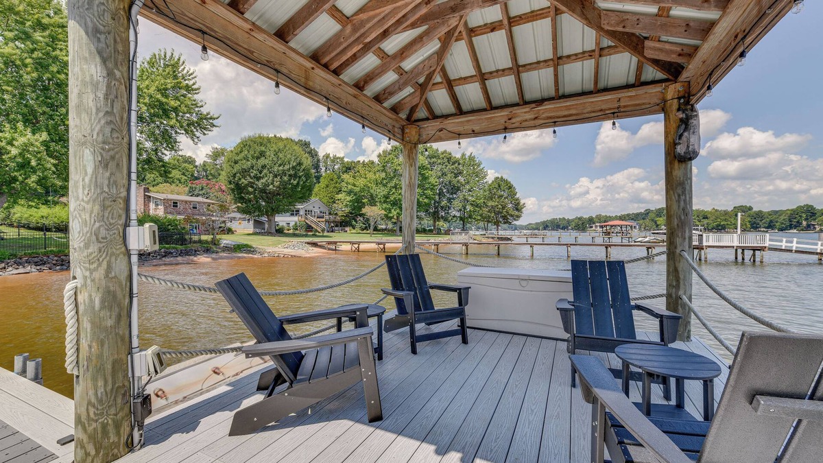Mayhew House | Pet-Friendly Lake Norman Home with Boat Dock!