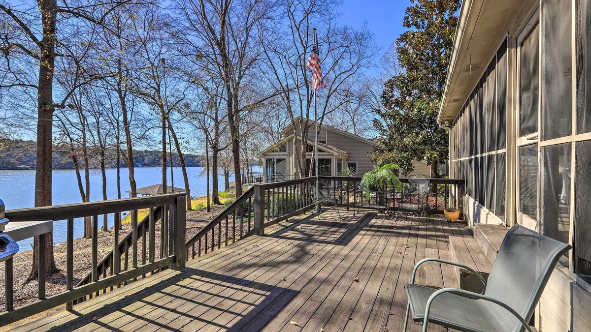 Eatonton House | Pet-Friendly Lake Sinclair Home w/Boat Dock!