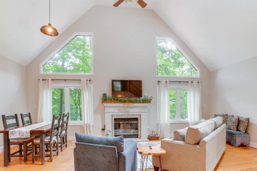 Lake Monticello House | Pet-Friendly Lake Monticello Home with Perks!