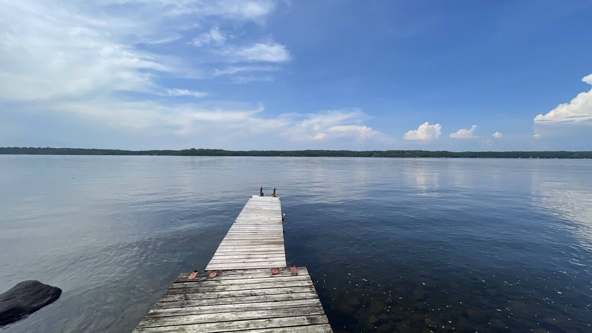 Falcon Beach Cottage | Pet-Friendly Lakefront Cottage on Beautiful Falcon Lake Manitoba