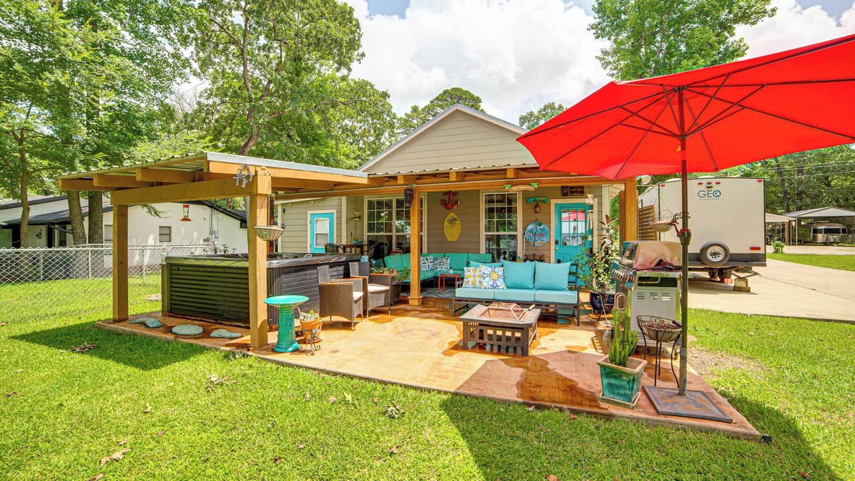 Cherokee County House | Pet-Friendly Lakefront Getaway w/Hot Tub!