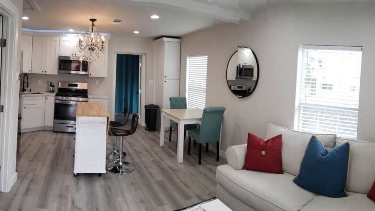 St. Johns House | Pet Friendly Little White House