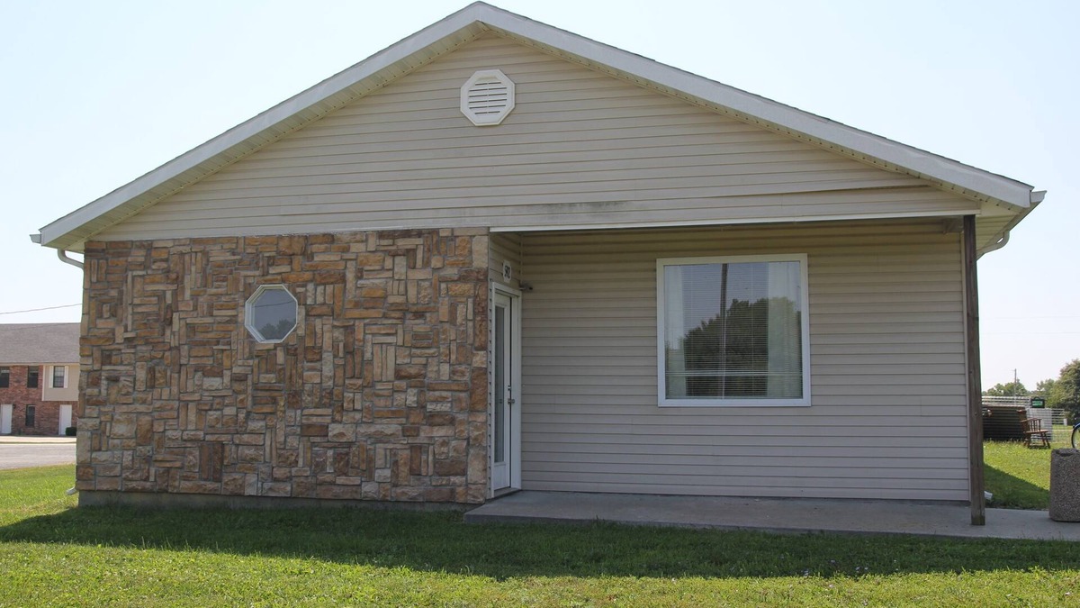 Warrensburg House | Pet Friendly Lodging Close to Whiteman AFB and Warrensburg
