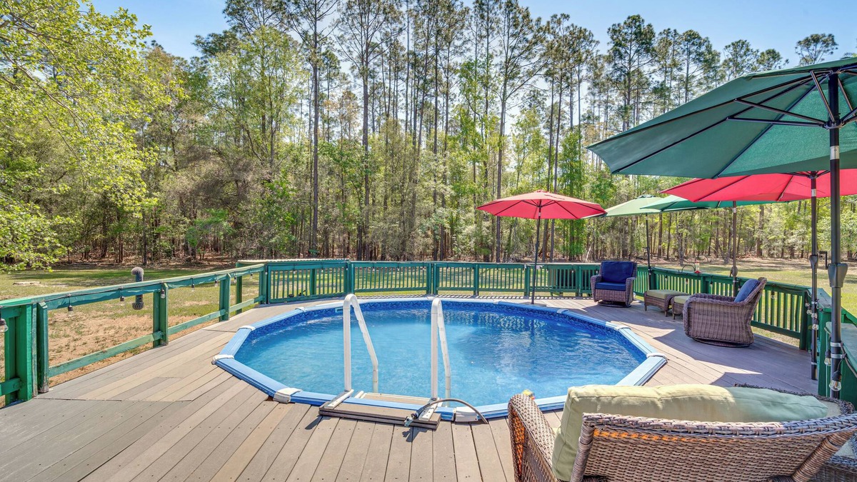 High Springs Cabin | Pet-Friendly Log Cabin in Florida Countryside!