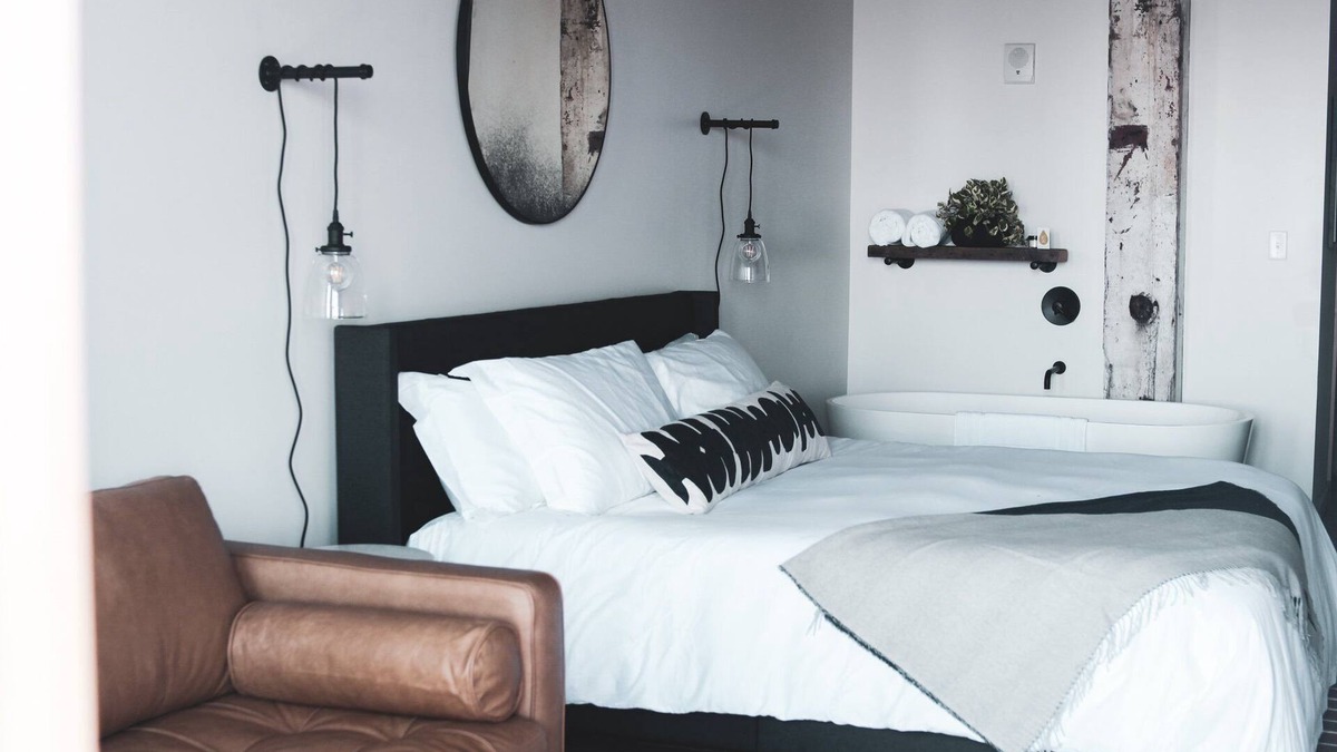 Astoria Hotel | Pet-friendly, Luxe River View King Room at Bowline Hotel
