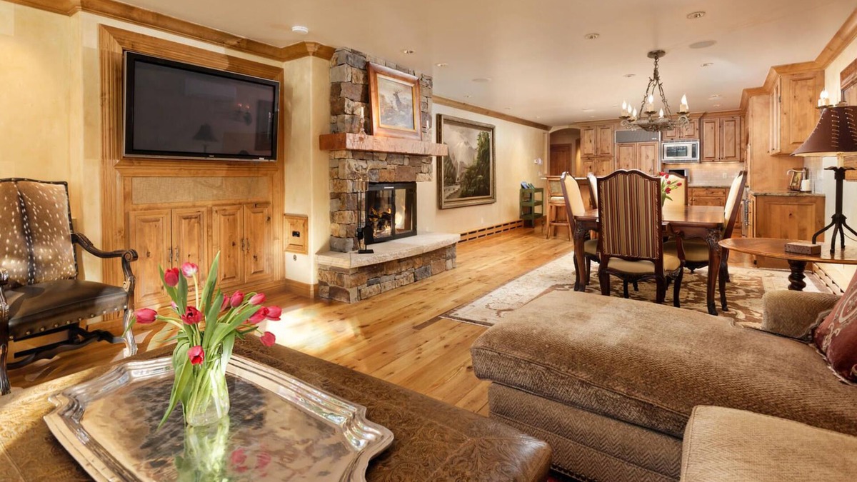 Aspen Condo | Pet Friendly & Luxurious 3 bedroom Aspen Condo
