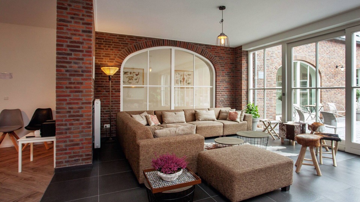 Swolgen Villa | Pet-Friendly Mansion