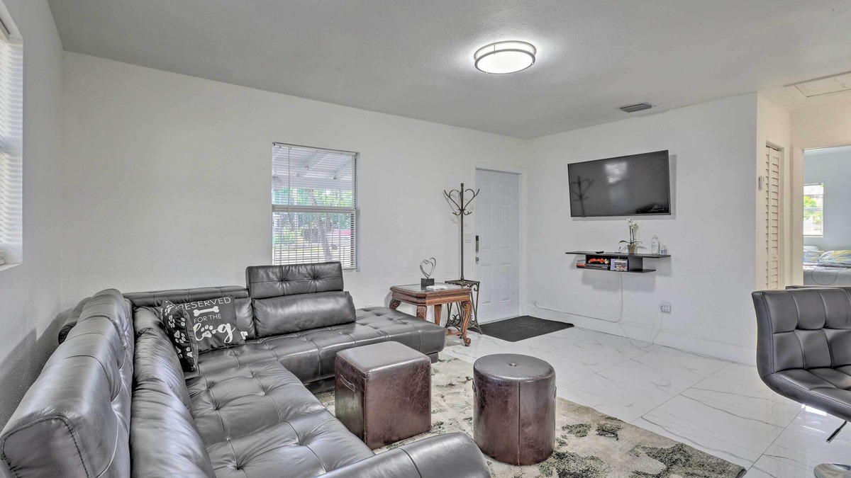 Pinewood House | Pet-Friendly Miami House ~ 8 Mi to Beaches!