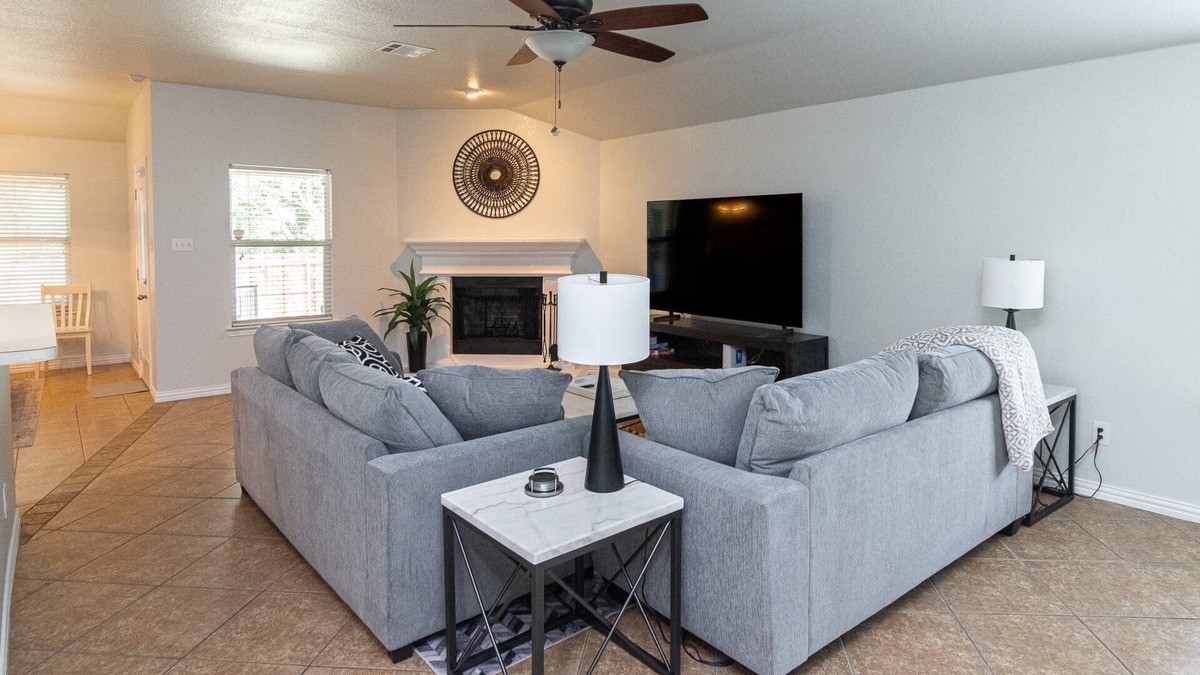 Midlothian House | Pet-Friendly Midlothian Home Near Wedding Venues – Large Yard, Patio and Smart TVs for Relaxation!
