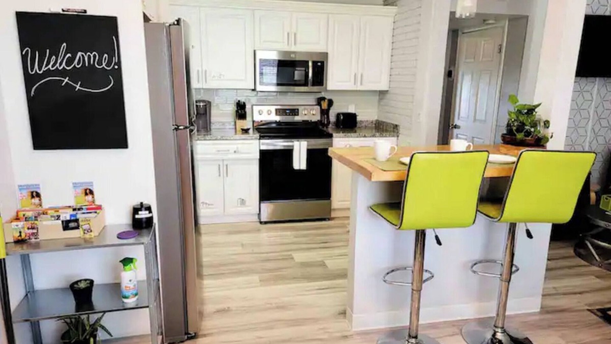 Oakford Park Apartment | Pet friendly! Mins to airport, downtown, sports