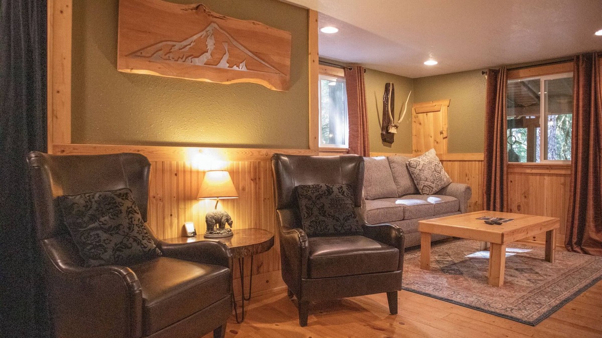 Rhododendron Cabin | Pet Friendly, Mt Hood Cabin With Hot Tub!