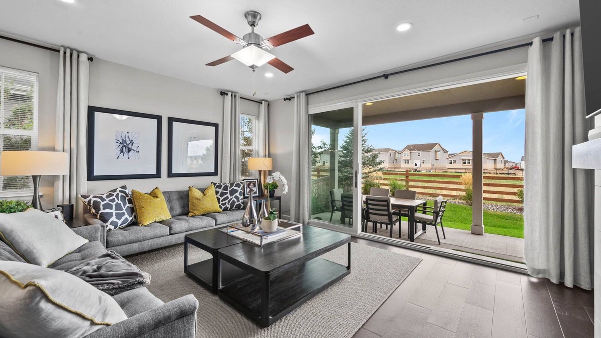 Commerce City House | Pet Friendly New Luxury home on Buffalo Run Golf Course - Pool Table, BBQ