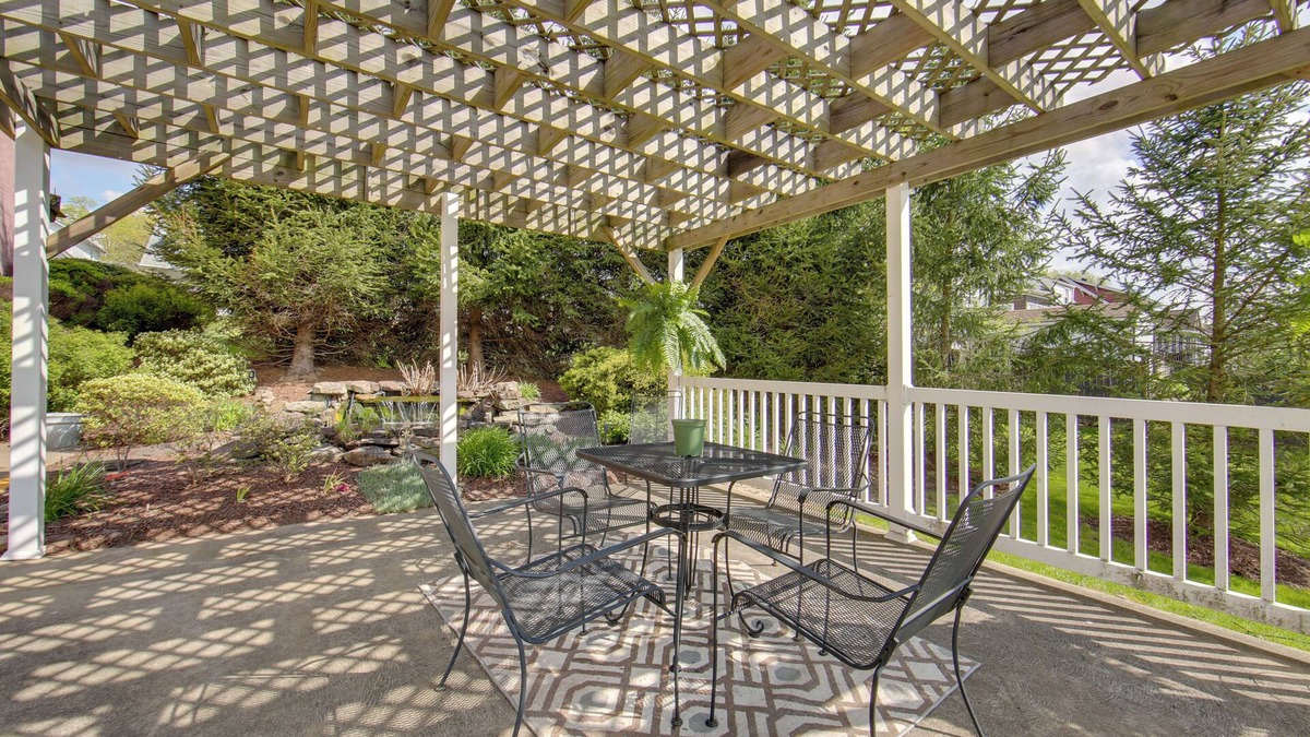 New Kensington Apartment | Pet-Friendly New Kensington Apt w/Shared Perks