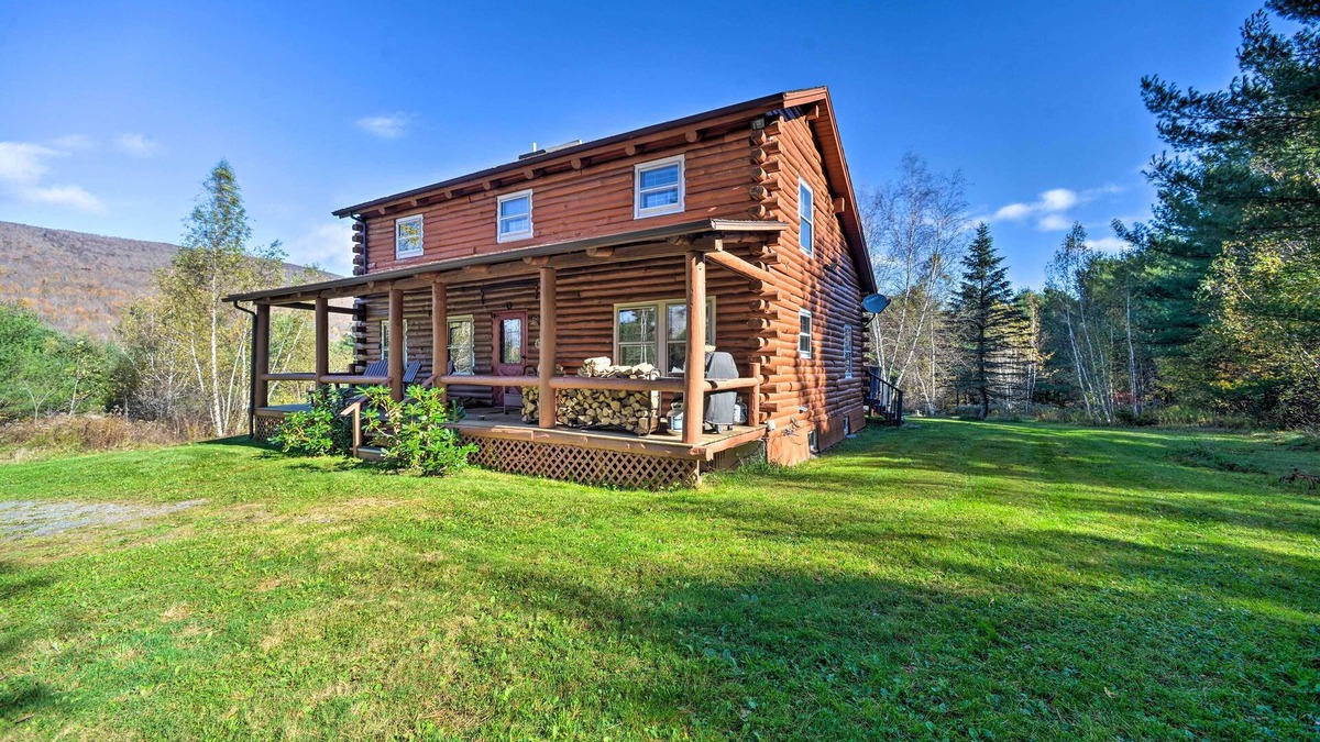 Maplecrest House | Pet-Friendly New York Cabin w/Hot Tub & Game Room