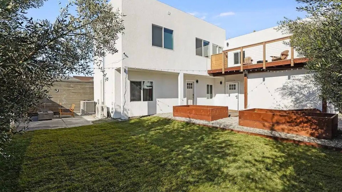 Longfellow Apartment | Pet-Friendly North Oakland Sanctuary