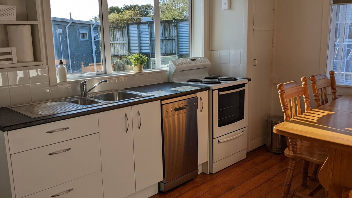 New Plymouth Cottage | Pet friendly