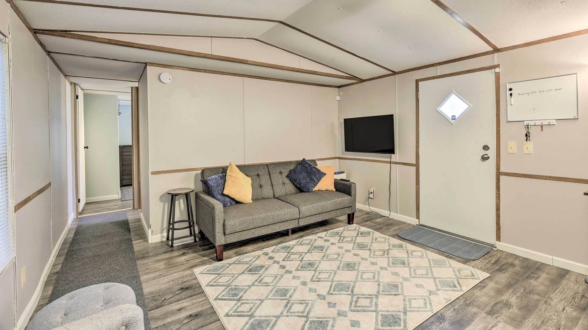 Fellowship House | Pet-Friendly Ocala Retreat w/ Fenced Yard!