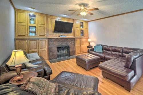 Ogallala House | Pet-Friendly Ogallala Home about 7 Mi to Lakefront!