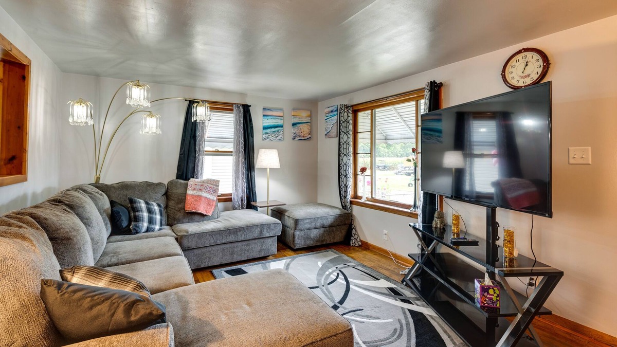 Buckeye Lake House | Pet-Friendly Ohio Retreat w/Patio & Fire Pit!