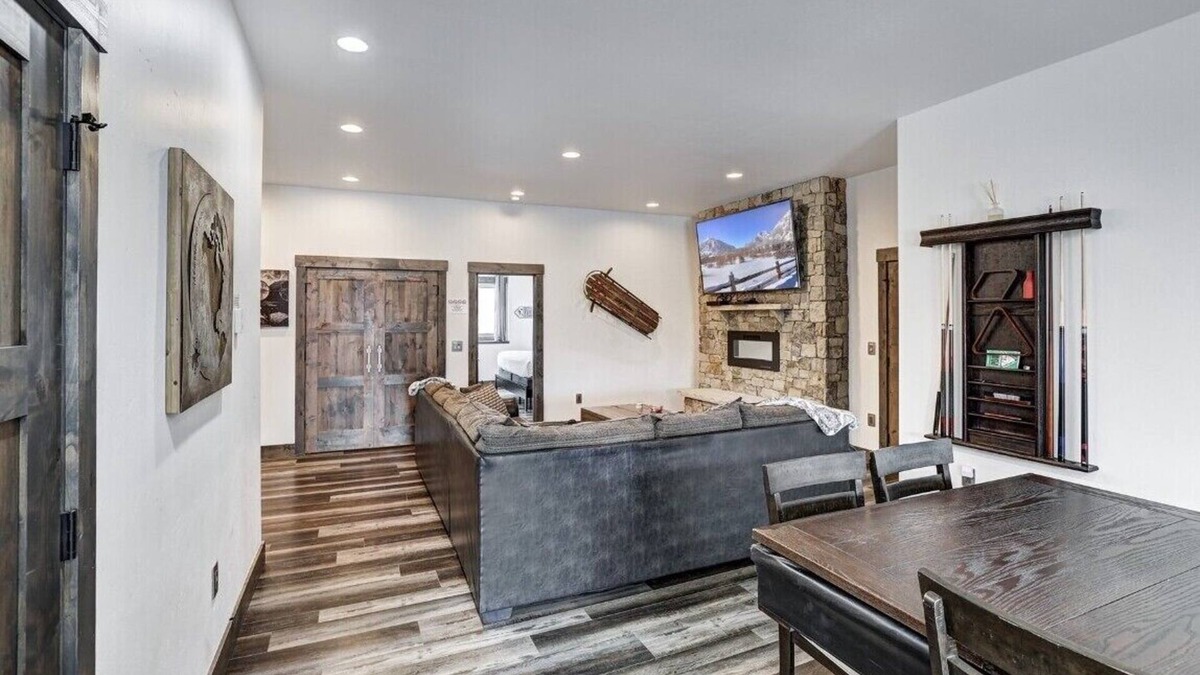 Dillon House | Pet Friendly Outdoor Enthusiast's Retreat. Walk to Lake Dillon!