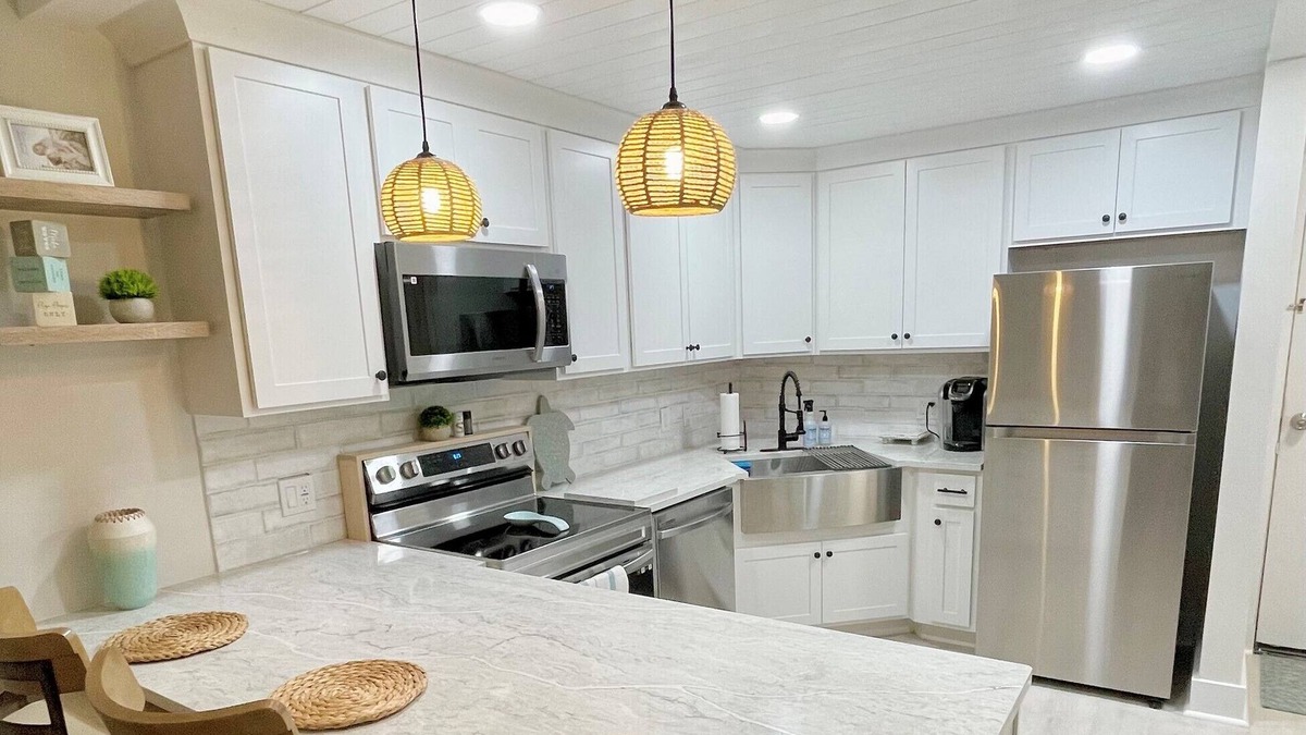 Fort Pierce Condo | Pet-Friendly Paradise with Special Discounts - A Wave from It All Awaits!"