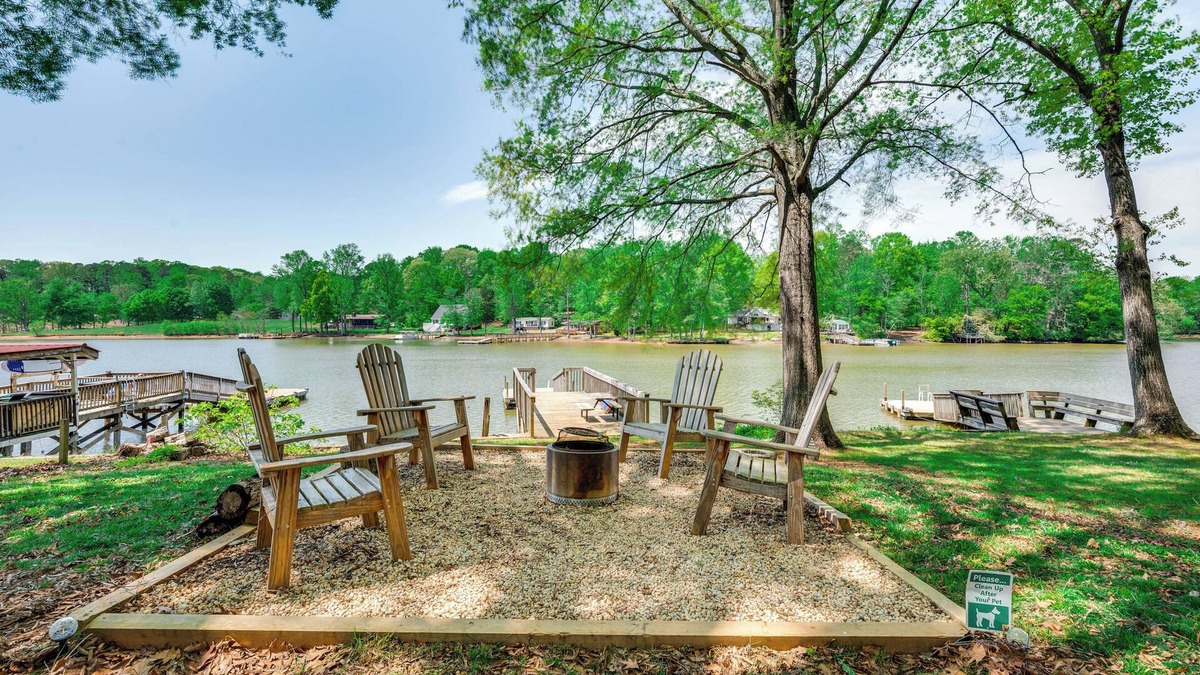 Southmont House | Pet-Friendly Paradise w/Private Dock in Lexington