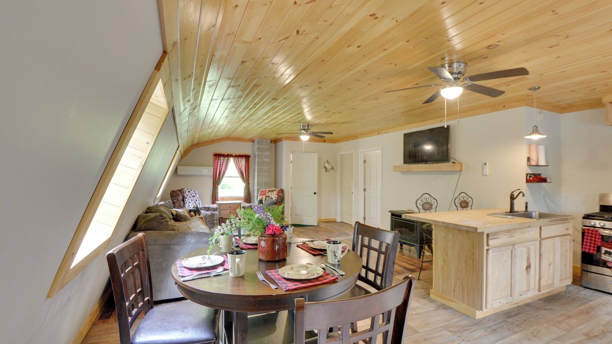 Stockton Springs Apartment | Pet-Friendly Prospect Apartment: 7 Mi to Beach!