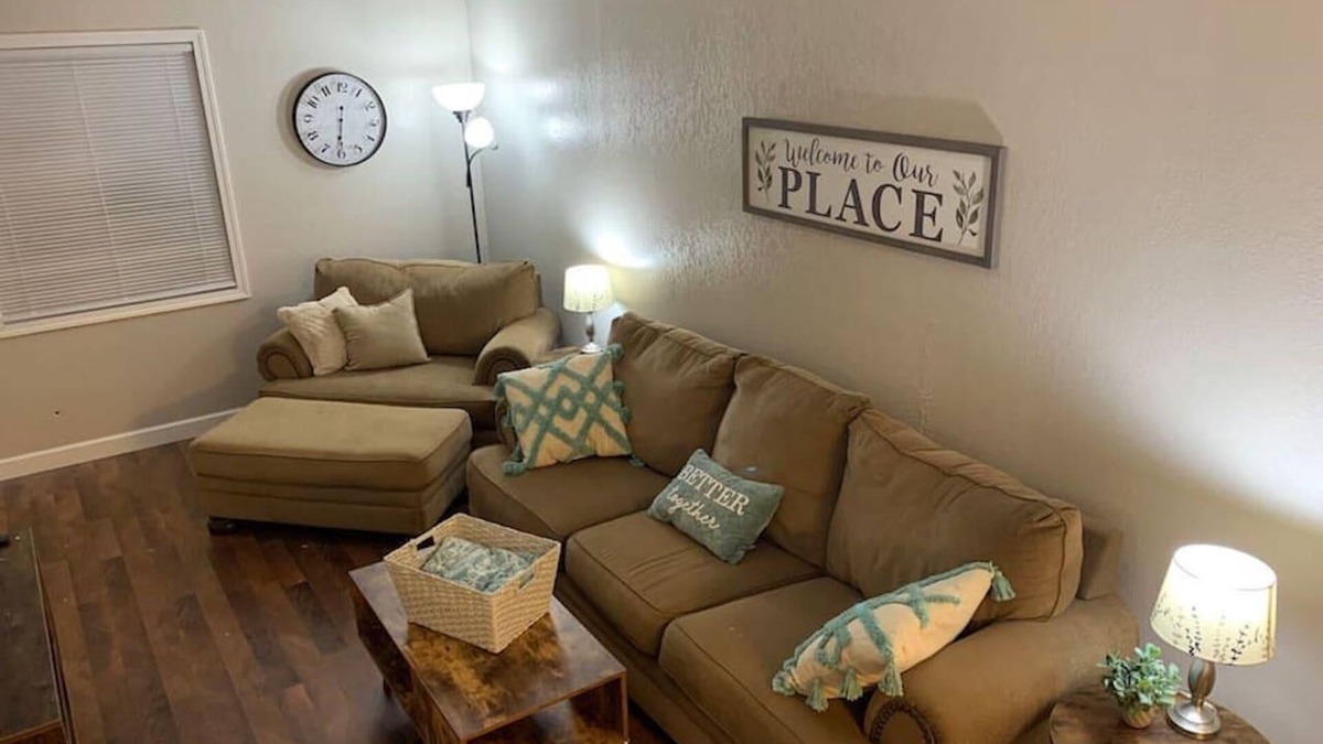 Edmond House | Pet Friendly! Quiet, Conveniently Located!