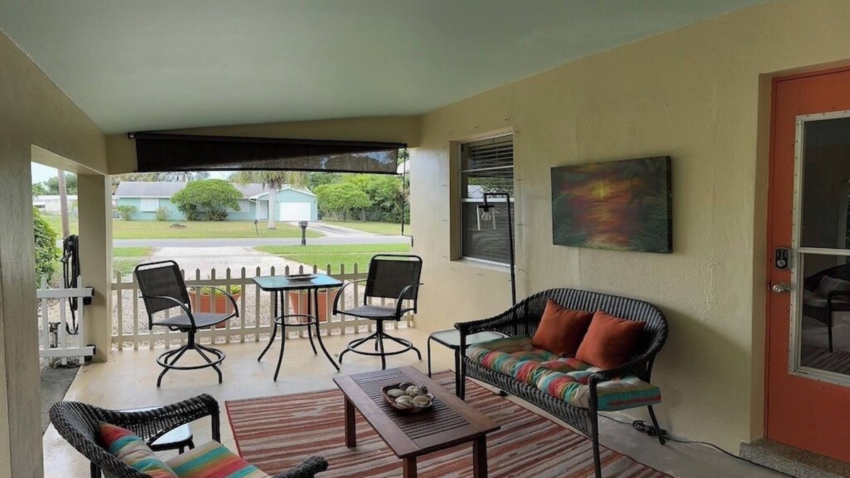 Stuart Cottage | Pet Friendly, Remodeled, Super Clean Cottage near Beach & quaint downtown Stuart