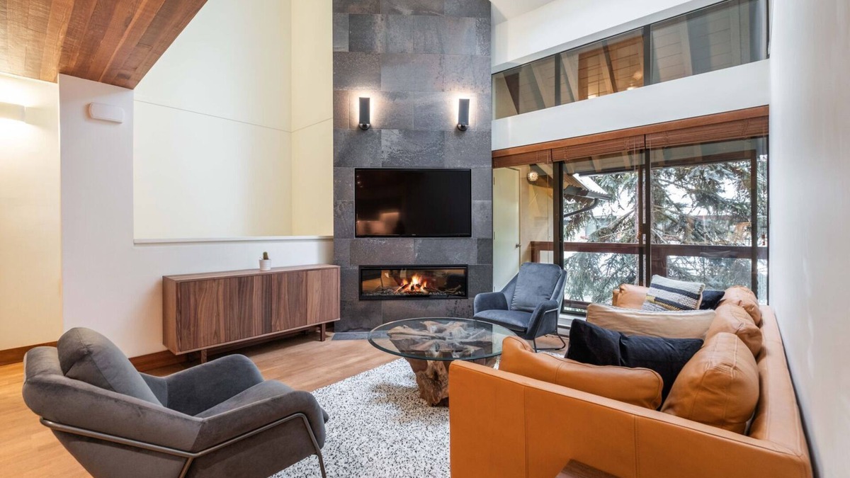 Blackcomb Condo | Pet friendly | Renovated | Free parking | Spacious