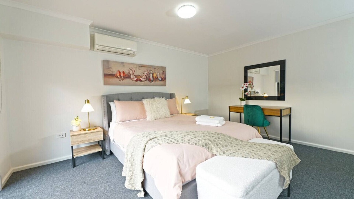 Ringwood House | Pet Friendly Ringwood 3BR House FREE Parking Netflix