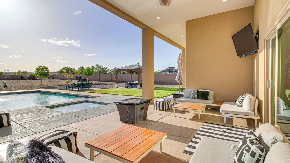 Rio Rancho House | Pet-Friendly Rio Rancho Home w/Fire Pit