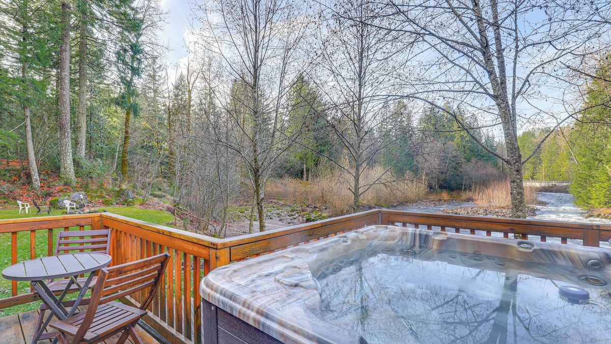 Zigzag Cabin | Pet-Friendly Riverfront Cabin w/Hot Tub
