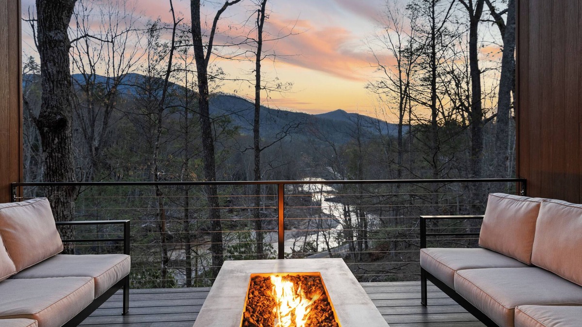 Burnsville House | Pet-Friendly Riverfront | Hot Tub, Views & Fishing