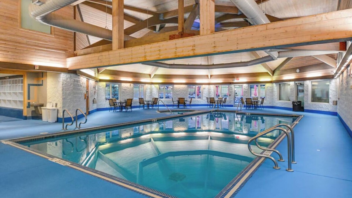 Iron Mountain Hotel | Pet-Friendly Room with Indoor Swimming Pool - Ideal for Adventure Seekers
