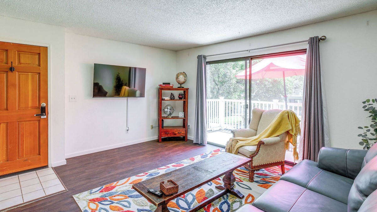 Santa Maria Condo | Pet-Friendly Santa Maria Condo w/Balcony!