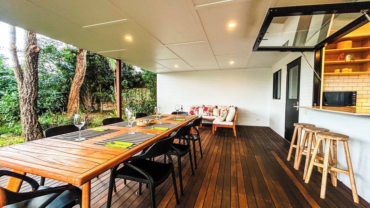 Diamond Beach House | Pet Friendly Sapphire House at Diamond Beach is a gorgeous 4 bedroom home