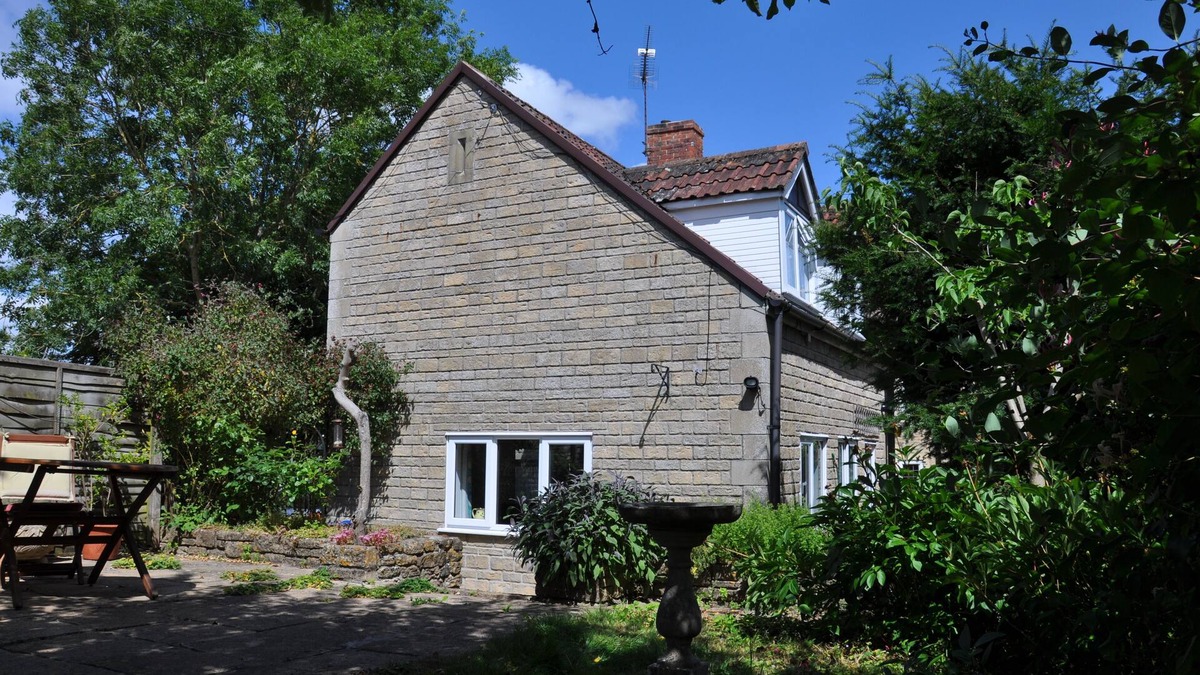Chippenham Cottage | Pet friendly, self-contained cottage annexe with garden. Light and spacious.