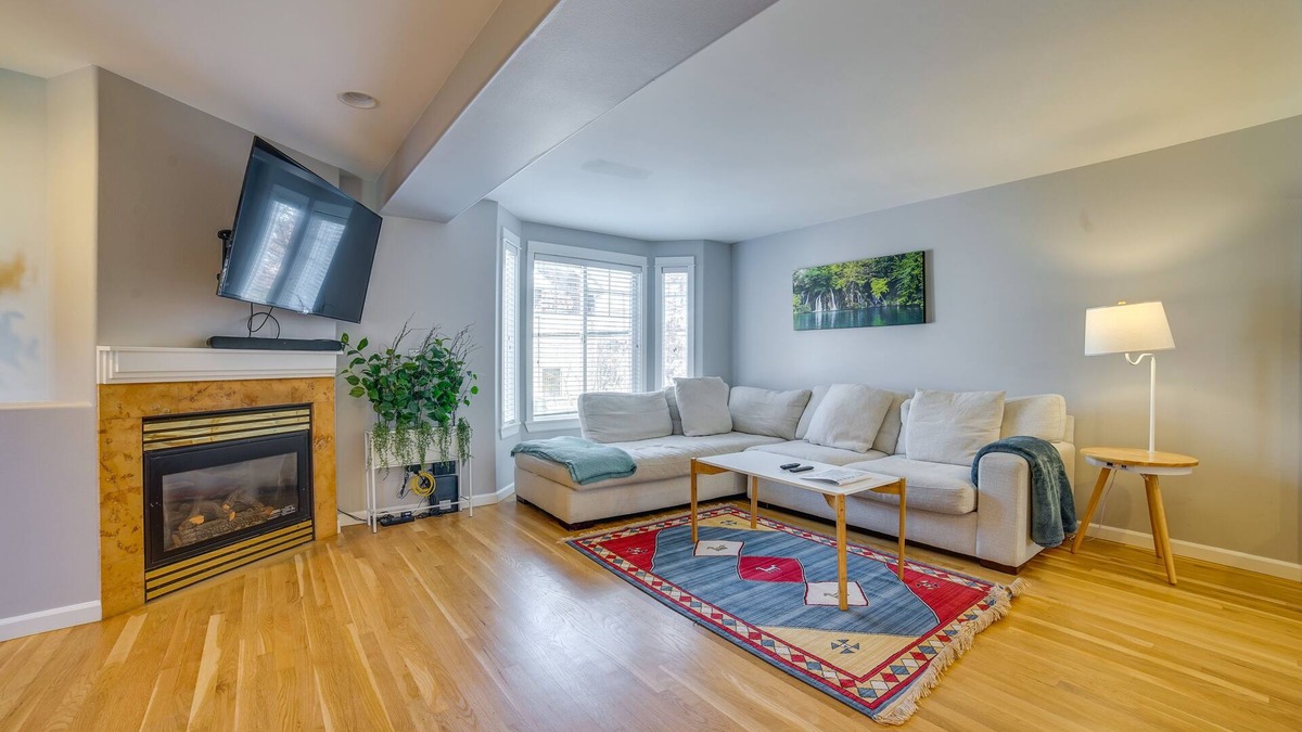 Licton Springs House | Pet-Friendly Seattle Townhome < 1 Mile to Lake!