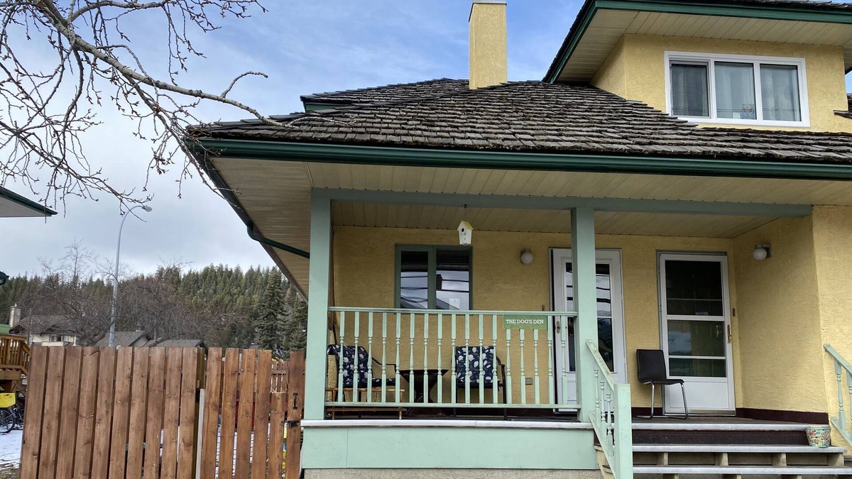 Jasper Bed & Breakfast | Pet Friendly - Short walk to downtown Jasper
