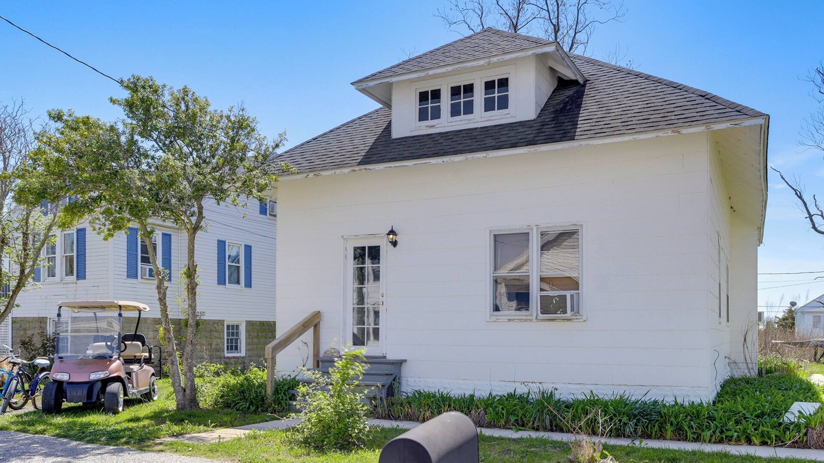 Ewell Cottage | Pet-Friendly Smith Island Cottage w/Golf Cart!