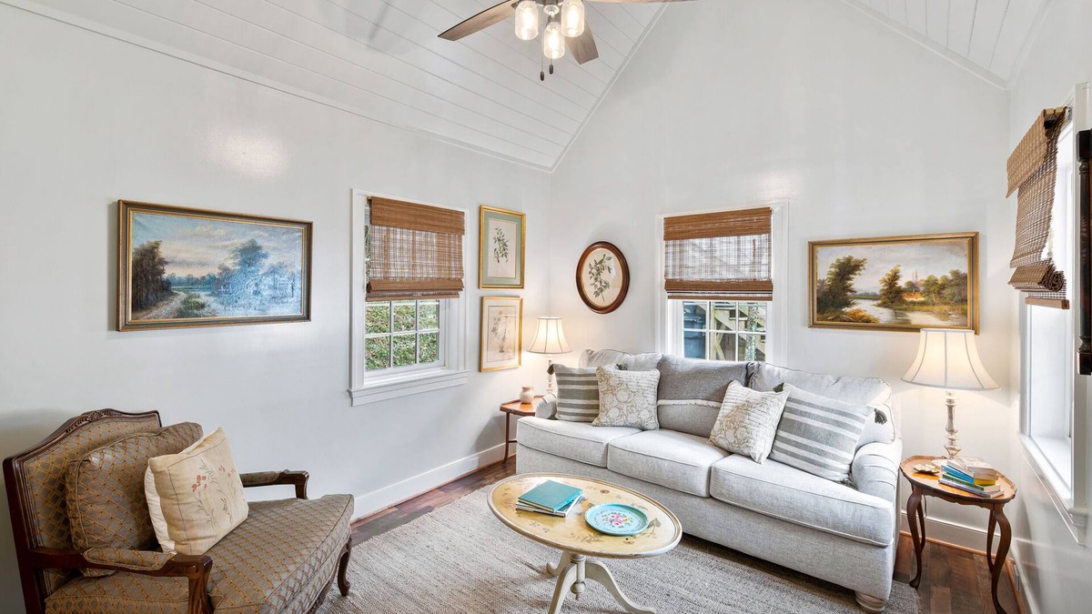 Batesville Cottage | Pet-Friendly Somerset Cottage at Ivy Cottages