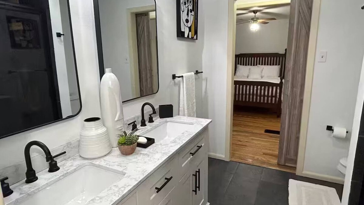 San Angelo House | Pet friendly Spacious, modern, best location