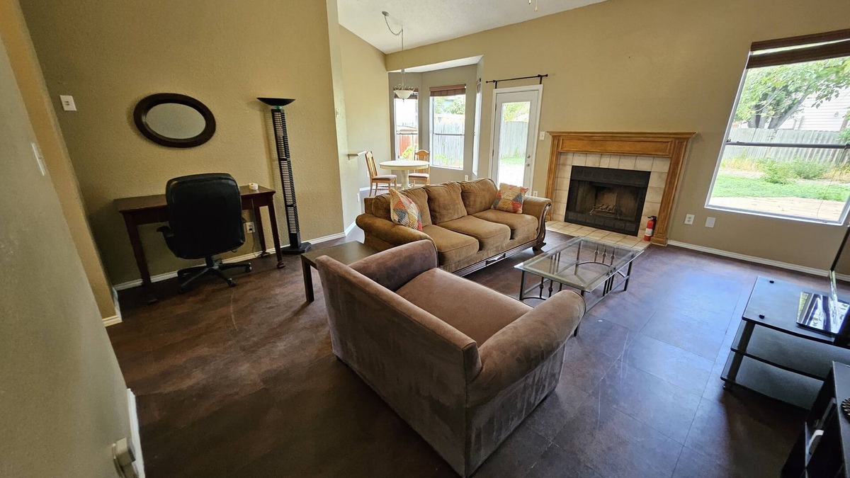 Wells Branch House | PET FRIENDLY Spacious 2 Bedroom House in N. Austin w/large yard near the Domain