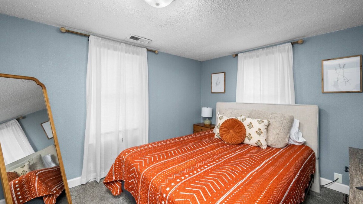 Silvis House | Pet Friendly & Spacious 3 BR in Silvis + Garage