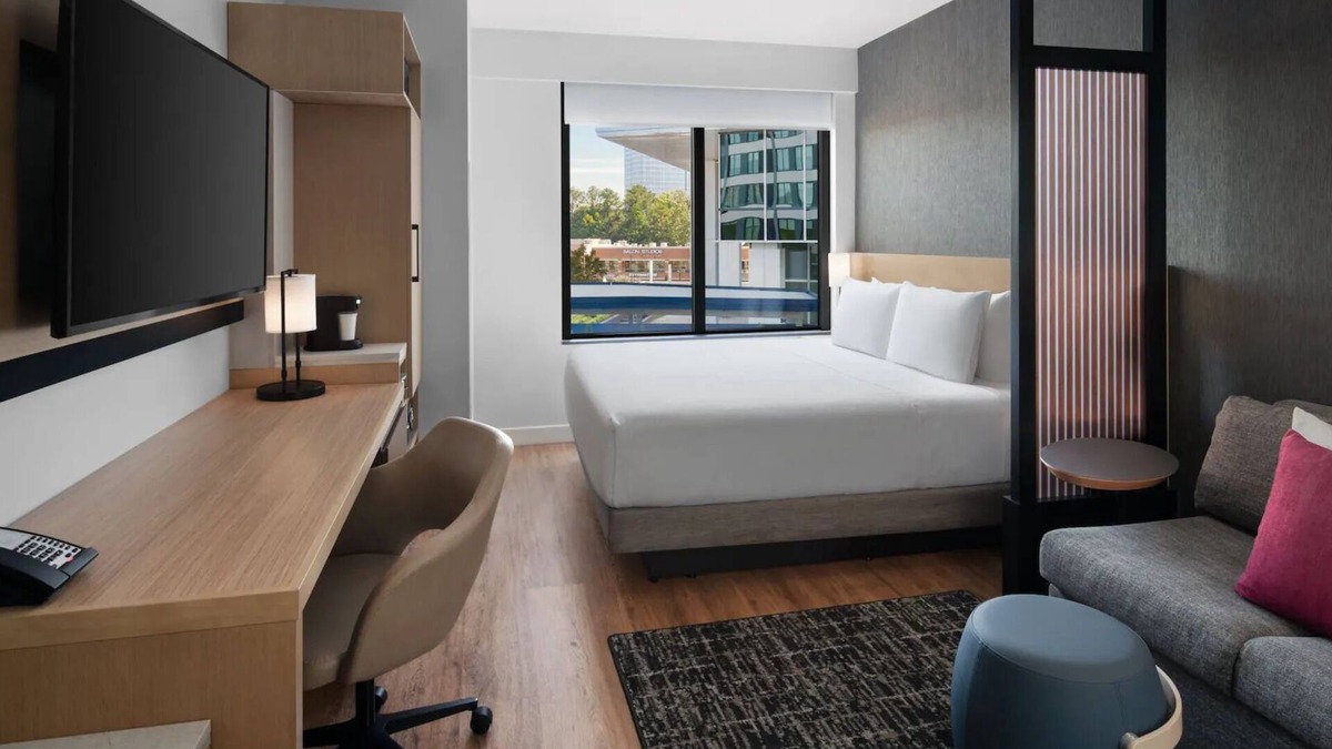 Dunwoody Hotel | Pet-Friendly Stay Close Shopping with Free Daily Breakfast Included