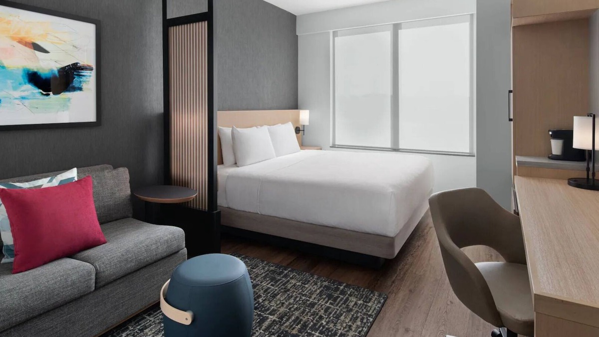 Dunwoody Hotel | Pet-Friendly Stay w/Daily Free Breakfast Minutes to LEGOLAND® Discovery Center