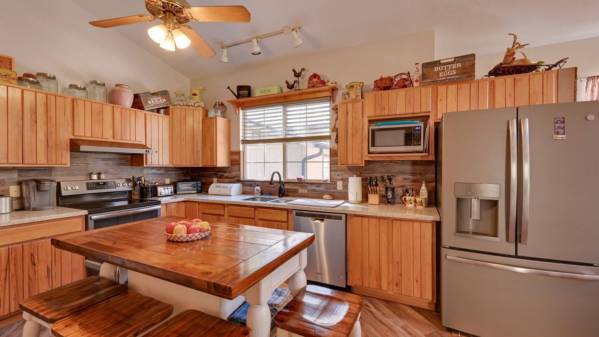 Strawberry Cottage | Pet-Friendly Strawberry Cottage w/Patio & Yard!